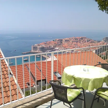 月神公寓酒店 *